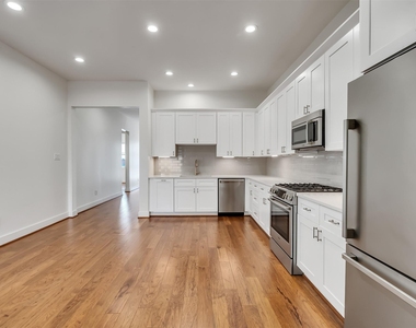 10330 Grove Row Avenue - Photo Thumbnail 12