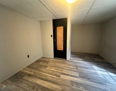 498 Fern Lane - Photo Thumbnail 5