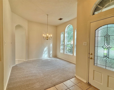 110 S Merryweather Circle - Photo Thumbnail 8