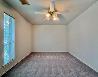 110 S Merryweather Circle - Photo Thumbnail 42