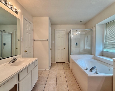 110 S Merryweather Circle - Photo Thumbnail 30
