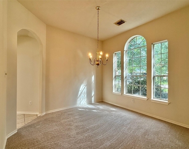 110 S Merryweather Circle - Photo Thumbnail 4