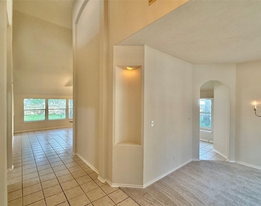 110 S Merryweather Circle - Photo Thumbnail 9