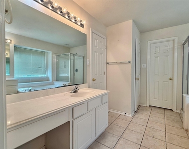 110 S Merryweather Circle - Photo Thumbnail 31
