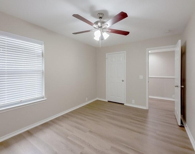 26138 Flinton Drive - Photo Thumbnail 11