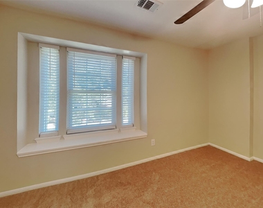 826 Featherbrook Court - Photo Thumbnail 12