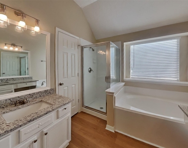 826 Featherbrook Court - Photo Thumbnail 9