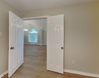 826 Featherbrook Court - Photo Thumbnail 15