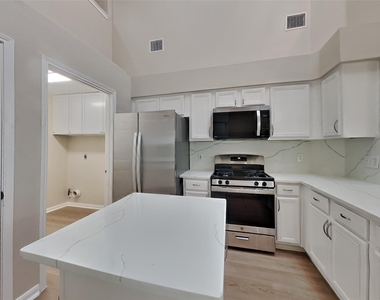826 Featherbrook Court - Photo Thumbnail 4