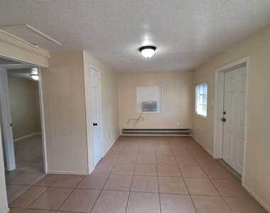 4065 Coquina Avenue - Photo Thumbnail 6