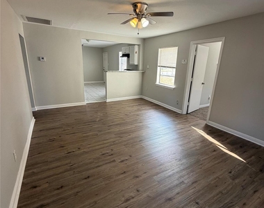 2101 Camille Street - Photo Thumbnail 2