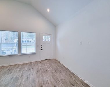 11849 Nelwood Street - Photo Thumbnail 7