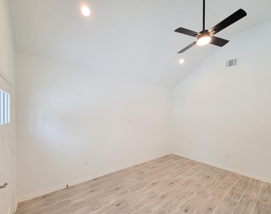 11849 Nelwood Street - Photo Thumbnail 11