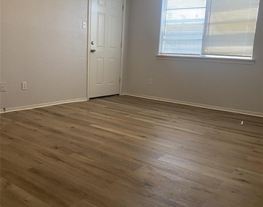 9100 Dodson St - Photo Thumbnail 3