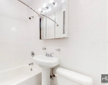 East 91 Street - Photo Thumbnail 4
