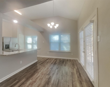 9115 Golden Sunshine Drive - Photo Thumbnail 7