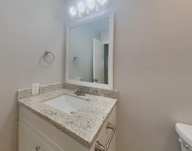 9115 Golden Sunshine Drive - Photo Thumbnail 10