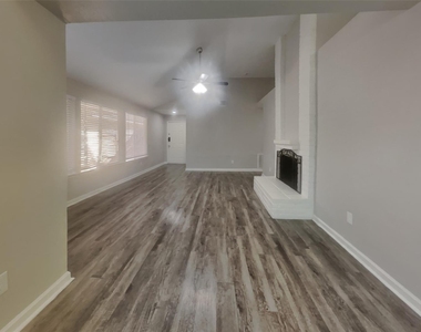 9115 Golden Sunshine Drive - Photo Thumbnail 6