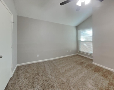 9115 Golden Sunshine Drive - Photo Thumbnail 9