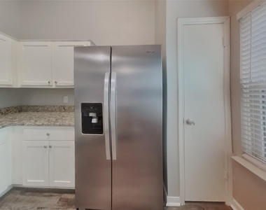 9115 Golden Sunshine Drive - Photo Thumbnail 5