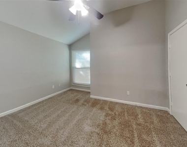9115 Golden Sunshine Drive - Photo Thumbnail 8