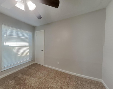 9115 Golden Sunshine Drive - Photo Thumbnail 13