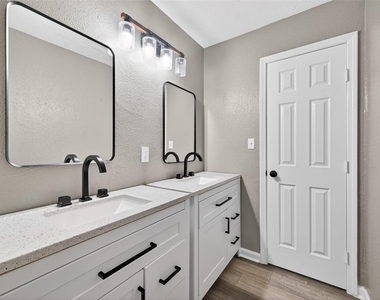 11903 Atwell Drive - Photo Thumbnail 9