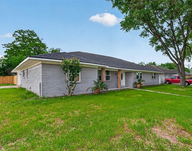 11903 Atwell Drive - Photo Thumbnail 2
