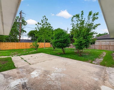 11903 Atwell Drive - Photo Thumbnail 3
