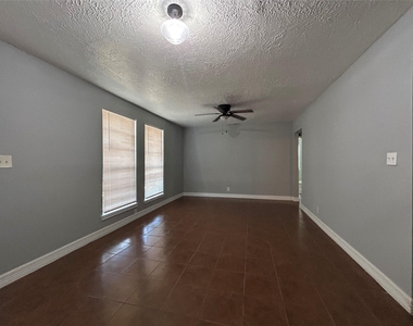 12002 Palmway Street - Photo Thumbnail 8