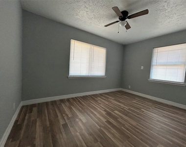 12002 Palmway Street - Photo Thumbnail 9