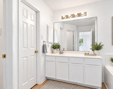 16111 Wisteria Hill Street - Photo Thumbnail 33