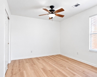 16111 Wisteria Hill Street - Photo Thumbnail 38