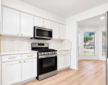 16111 Wisteria Hill Street - Photo Thumbnail 12