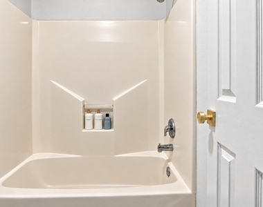 16111 Wisteria Hill Street - Photo Thumbnail 41
