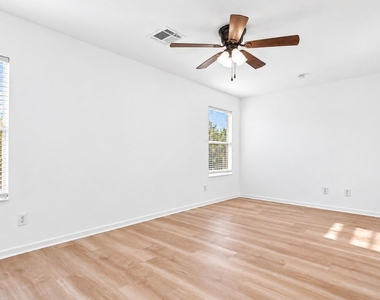 16111 Wisteria Hill Street - Photo Thumbnail 28