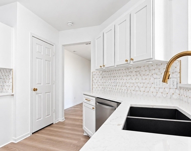 16111 Wisteria Hill Street - Photo Thumbnail 10
