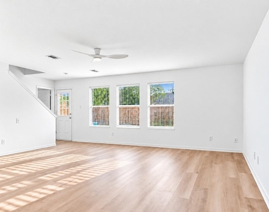 16111 Wisteria Hill Street - Photo Thumbnail 6