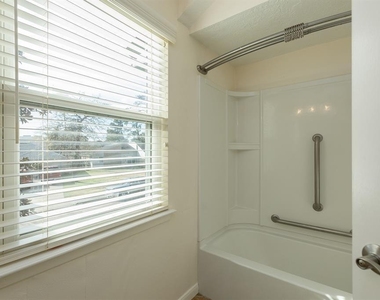 20357 Fieldtree Drive - Photo Thumbnail 12
