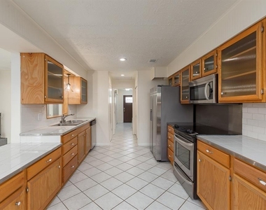 20357 Fieldtree Drive - Photo Thumbnail 8