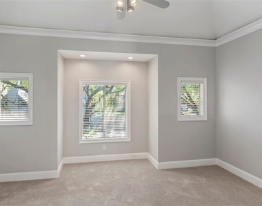 3106 Sackett Street - Photo Thumbnail 21