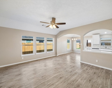 1523 Blossom Lane - Photo Thumbnail 7