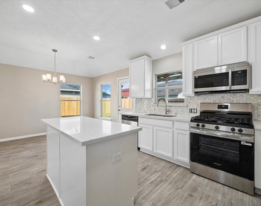1523 Blossom Lane - Photo Thumbnail 13