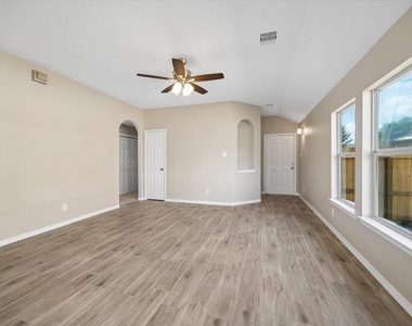 1523 Blossom Lane - Photo Thumbnail 9