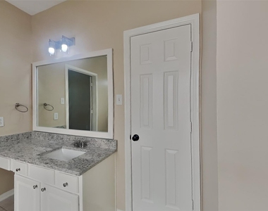 20422 Silver Oak Trail - Photo Thumbnail 8