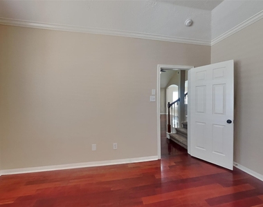 20422 Silver Oak Trail - Photo Thumbnail 7