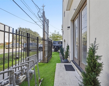 932 W 22nd Street - Photo Thumbnail 39