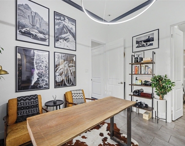 932 W 22nd Street - Photo Thumbnail 7
