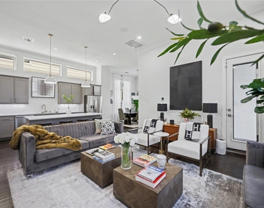 932 W 22nd Street - Photo Thumbnail 11