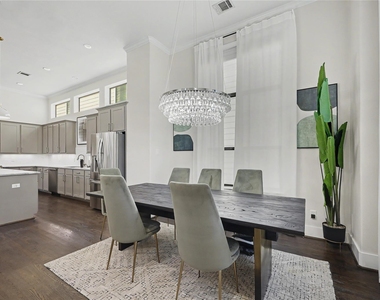 932 W 22nd Street - Photo Thumbnail 23